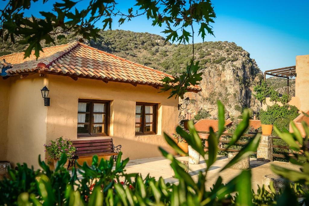 Enagron Ecotourism Village Axós Екстериор снимка